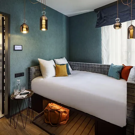 Opera Hotell 4*