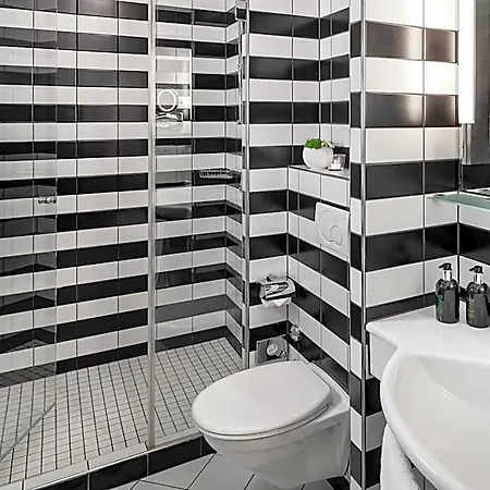 Opera Hotell 4*