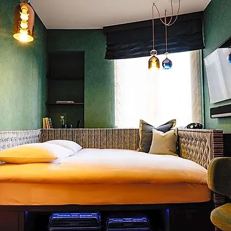 Opera Hotell 4*