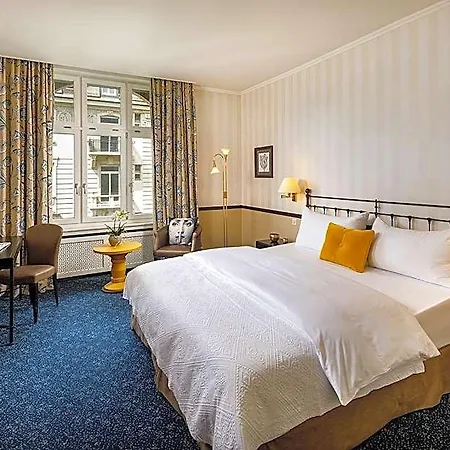 Opera Hotell 4*