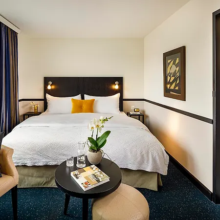 Opera Hotel 4*